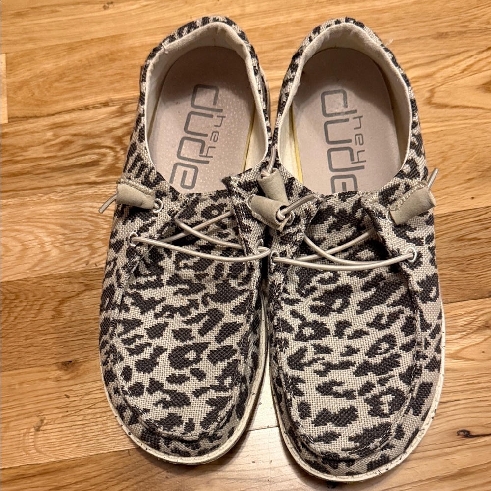 Hey Dude women’s Wendy size 7 leopard Pattern